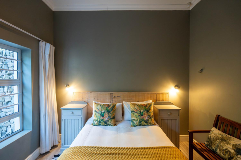 Bedroom 2, A Stone's Throw, Cacadu
