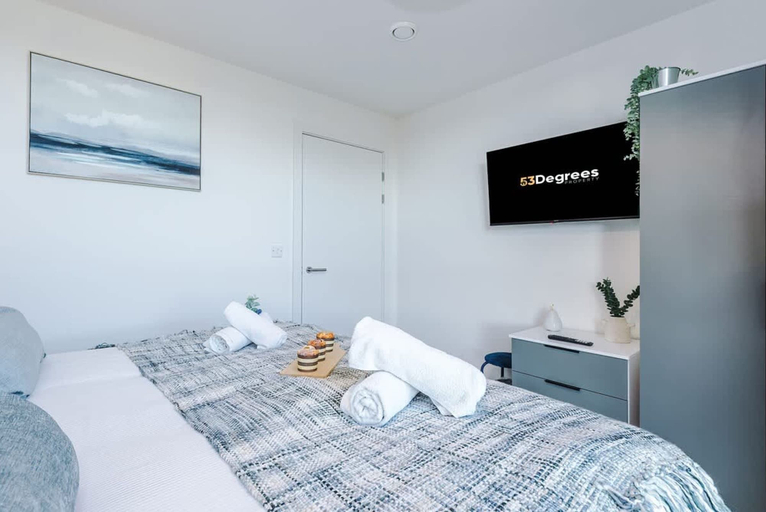 Room 4, Stunning 2-bed Flat Amazing Location Sleeps 4, Sefton