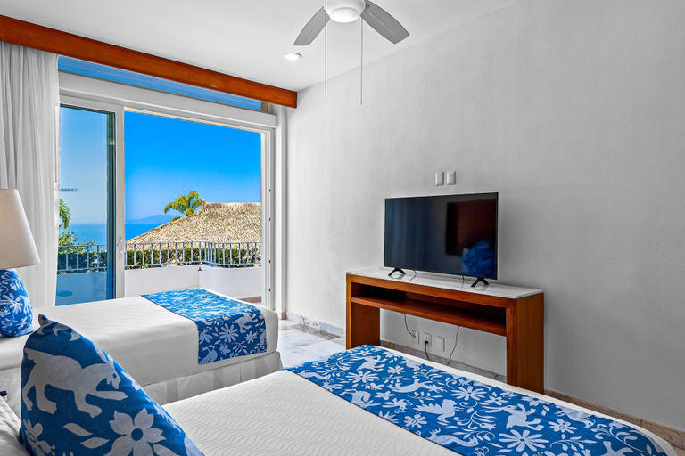 Room 4, Stylish Suite With Wifi, hot Tub, gym Access, Heated Pool & Terraces, Puerto Vallarta
