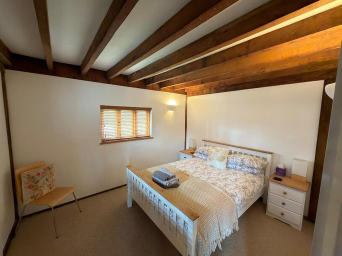 Room 4, Cabin Sleeps 6 With Parking and Patio, Cornwall
