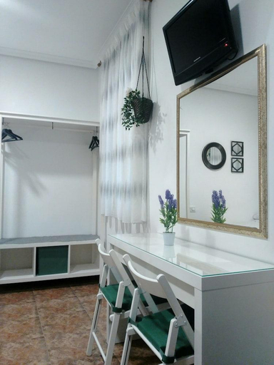 Others 5, Hostal Bruna, Madrid