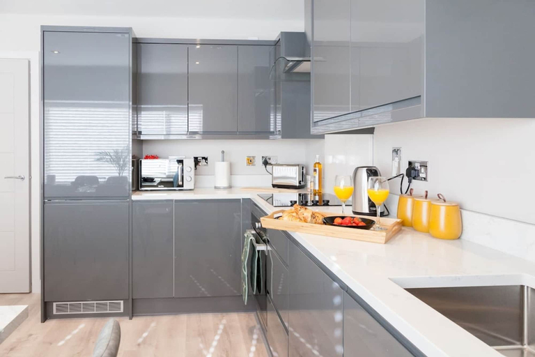 Room 4, Central Leeds Apartment Near Station - Sleeps 6, Leeds
