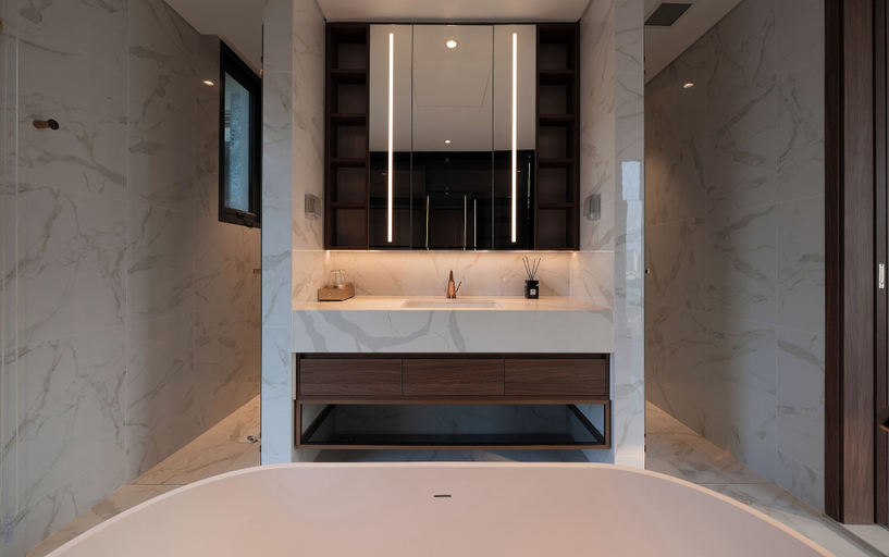 Bathroom 4, CR Concept Metropole High-end Apartment, District 2