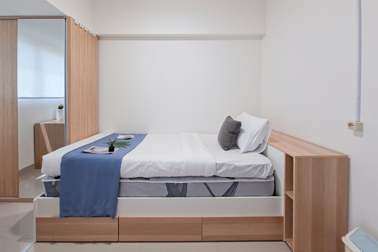 Room 2, Basic Style Studio At Cisauk Point Apartment, Tangerang