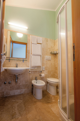 Bathroom 3, Albergo Poggio Bertino, Grosseto