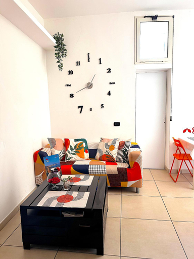Public Area, 99 Scalini, Napoli