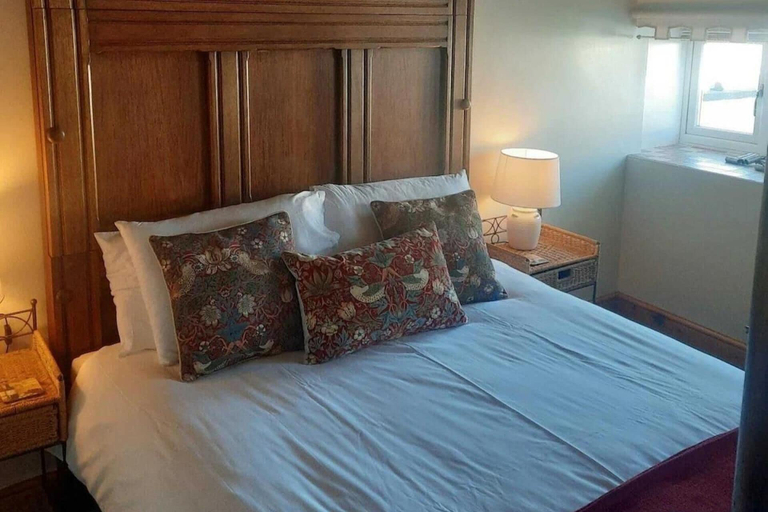 Room 3, Near Rhosneigr - Sleeps 2 - Pets and Parking, Anglesey