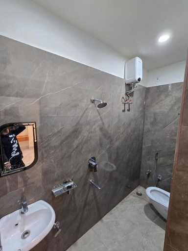 Bathroom, Rudra Guest House, Varanasi