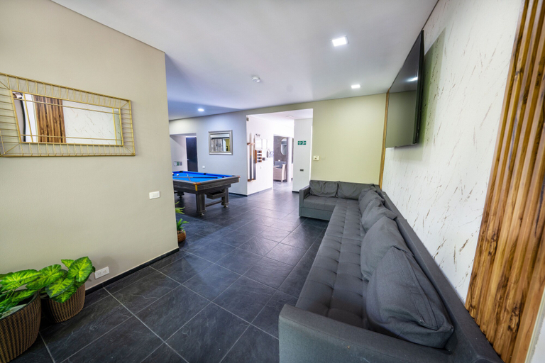 Living area 3, 6BD with Balcony Jacuzzi Next to LLERAS, Medellín