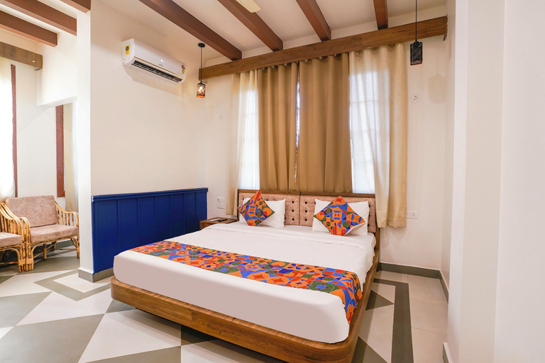 Room 2, FabHotel Pushpa Inn - Nr. Vagator Beach, North Goa