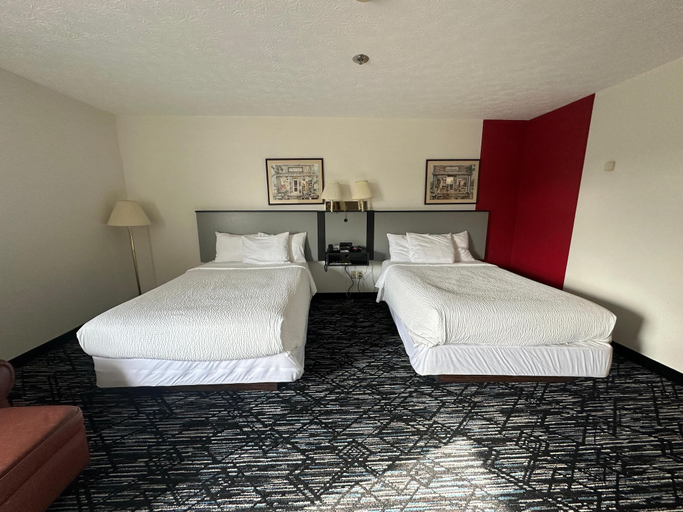 Bedroom 3, Ramada by Wyndham Strasburg Dover, Tuscarawas
