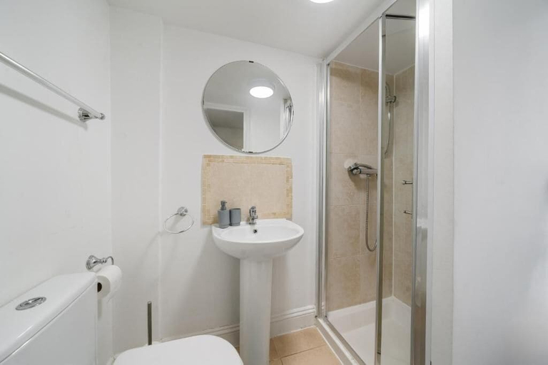 Bathroom 5, CLG Apartments, London