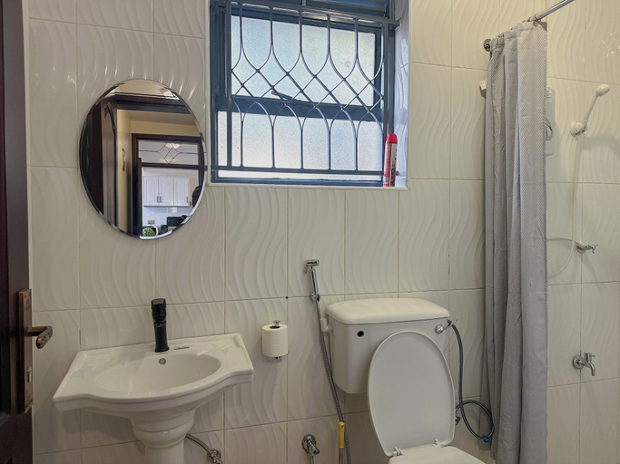 Bathroom 3, Vee Hotel Apartments, Busiiro