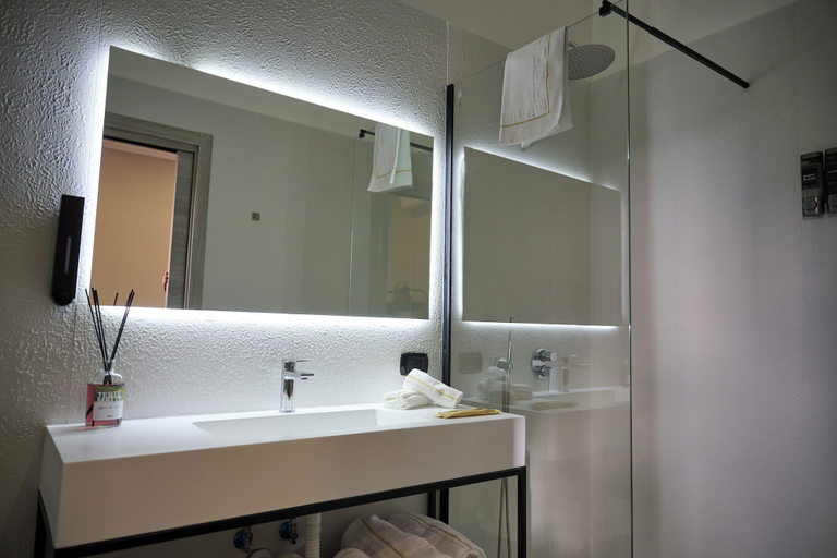 Bathroom 4, Bellosguardo Suites, Napoli