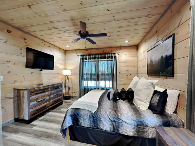 Bedroom 3, Spool Time by Smoky Cove Resort, Sevier