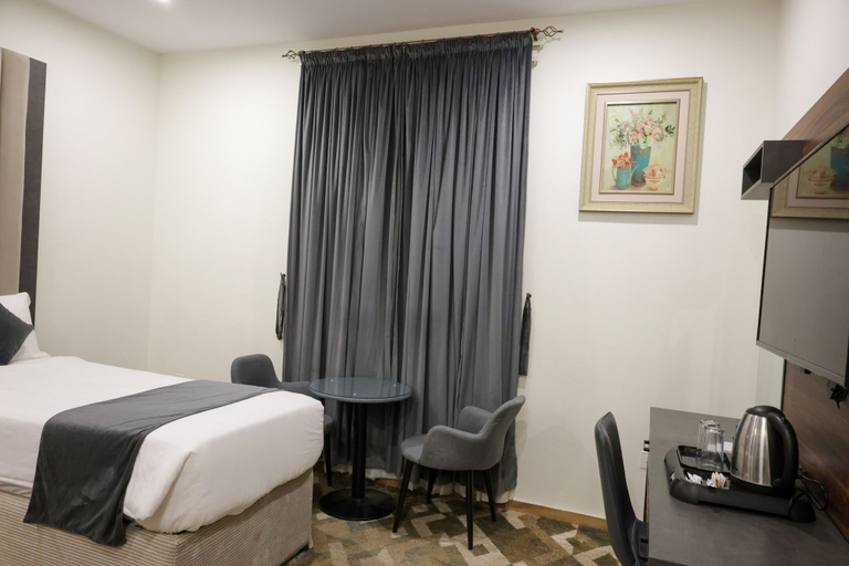 Room 2, Durrat Al Aziziyah Serviced Apartments, Al Madinah Al Munawwarah