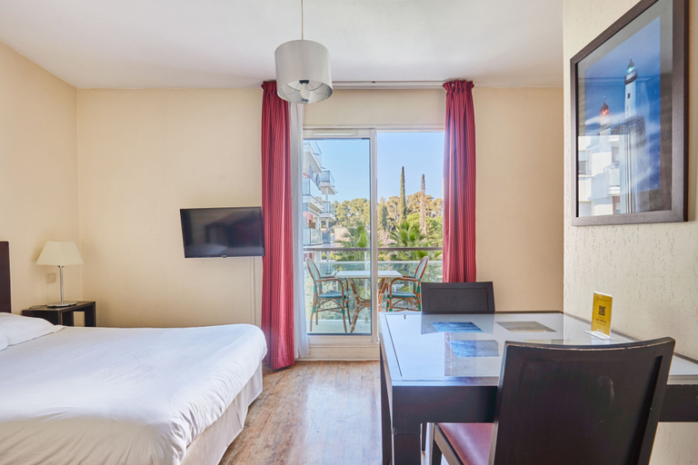 Bedroom 3, Appart Hotel Odalys City Antibes Olympe, Alpes-Maritimes