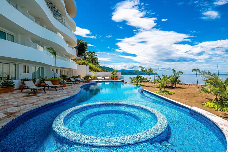 Pool 2, Stunning Oceanfront Apartment With Breathtaking Views and Luxurious Amenities, Puerto Vallarta