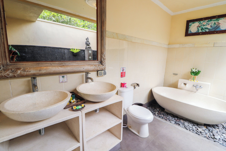 bathroom 16
