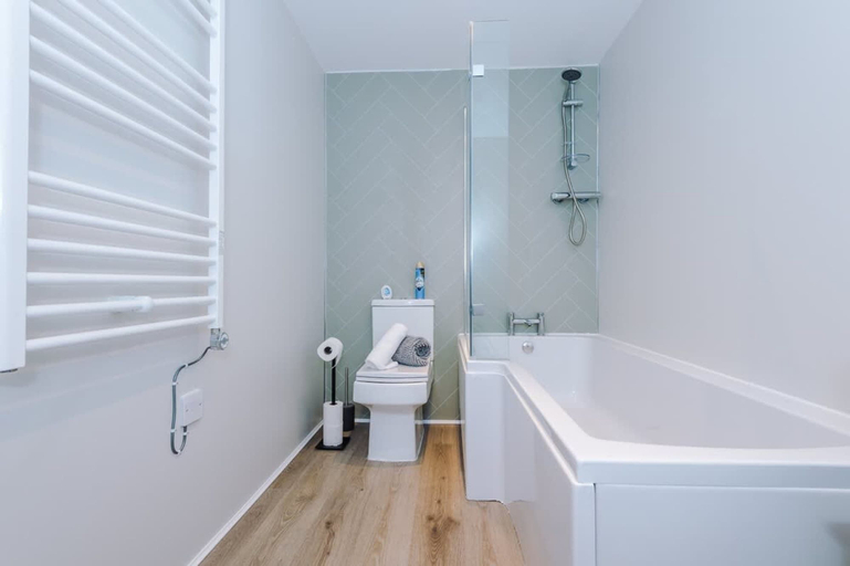 Room 4, NEW Stylish Apartment Amazing Location Sleeps 6, Manchester