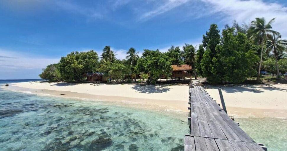 Beach 2, Cozzy Saukabu Homestay, Raja Ampat