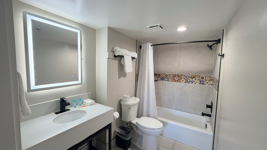 Bathroom 5, Rodeway Inn San Diego South San Ysidro Border, San Diego