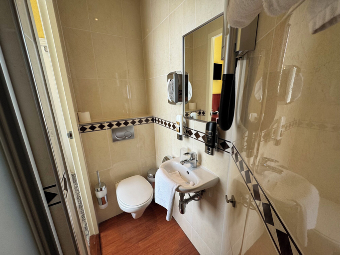 Bathroom 3, Fletcher Hotel De Nieuwe Doelen - Middelburg, Middelburg