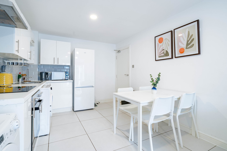 Room 2, 3-bed Apartment Near Hyde Park Leeds City Centre, Leeds