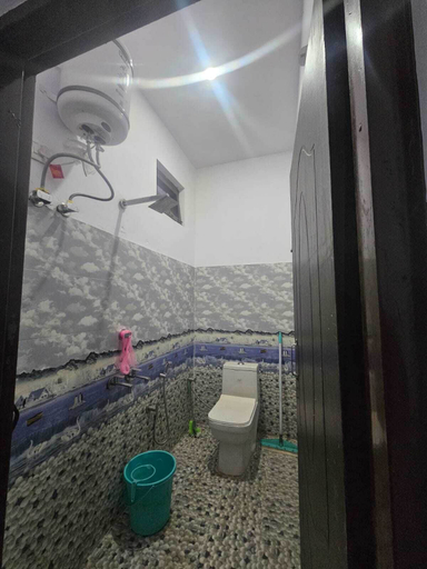 Bathroom, The Kailasham Hotel, Rudraprayag