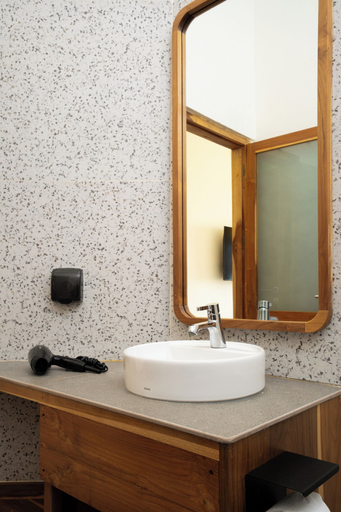 Bathroom 4, Green Hill Boutique Hotel, West Manggarai
