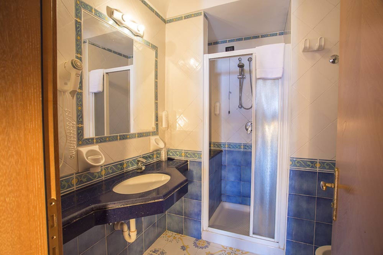 Bathroom 5, Hotel Saint Raphael, Napoli