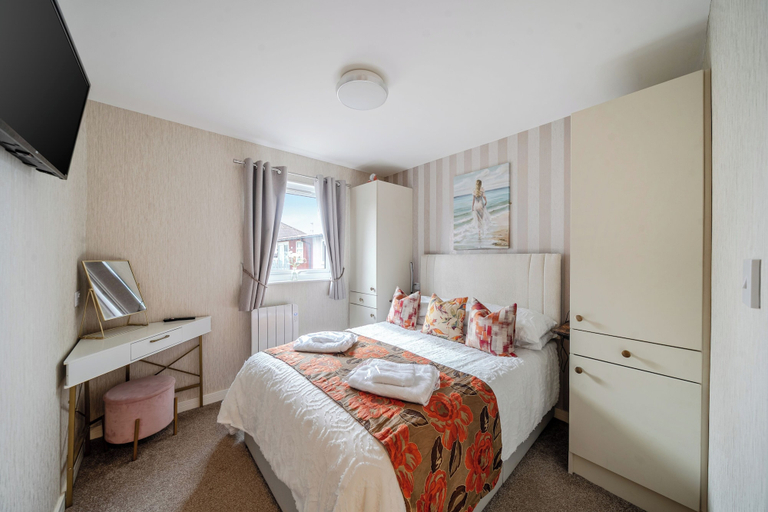 Bedroom, 1 Bed Cabin - Sleeps 2 - Pets - 2 Min To Beach, East Riding of Yorkshire