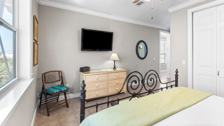Room 2, Seacrest Beach, Lagoon Pool-front + Free Tickets: Dolphin Cruise & More!, Walton