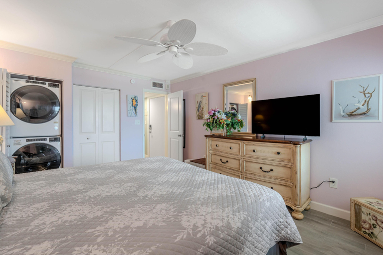 Room 4, Gateway Villas 595, Lee