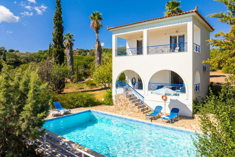 Room 5, Villa Cleo With 3 Bedrooms and 2 Bathrooms, Peloponnese