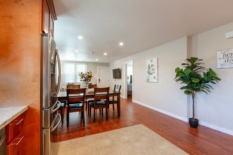 Interior 3, Marbella Lane - 3BR Upprlvl Dtwn SJ Ldry, Santa Clara