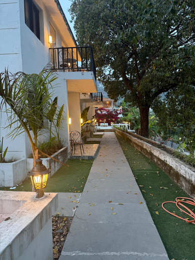 Property grounds 3, Art Sattal, Nainital