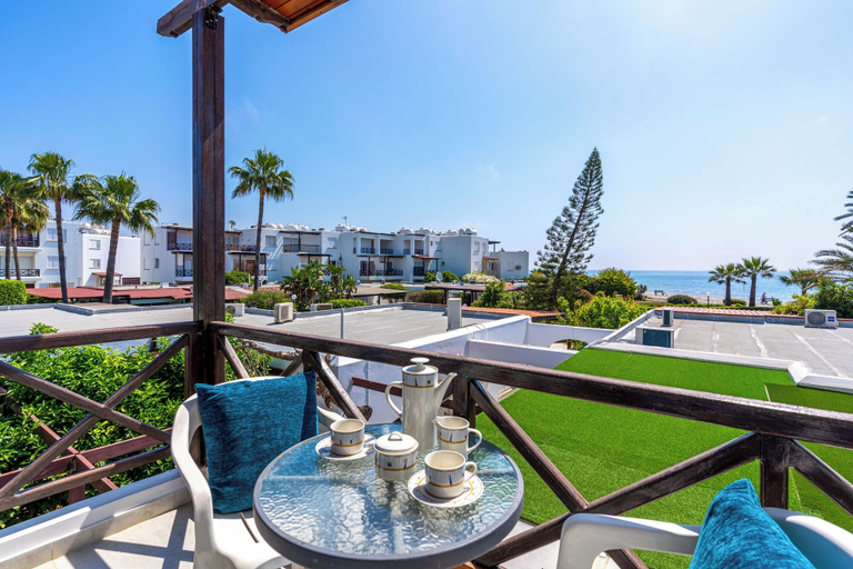 Outdoor dining, Seawaves 1- BR Apt. by Meneou Beach, Larnaca
