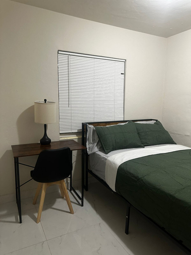 Room 4, Riio Shores, Miami-Dade