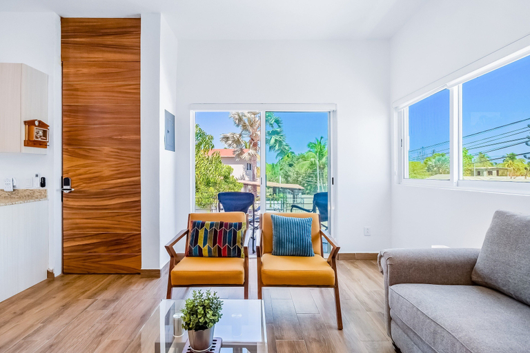 Living area 2, Beautiful Condo With Shared Pool, Full Kitchen, & Private W/D, Compostela
