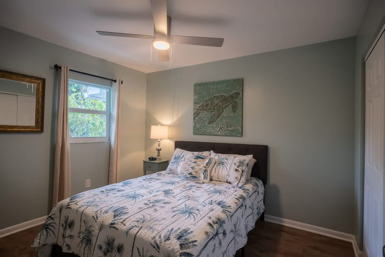 Room 4, Tropical Mango Grove Stay Whiskey Creek Area, Lee