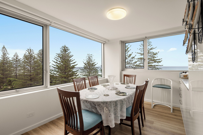 Dining, Coastal Comfort with Ocean Views, Gold Coast