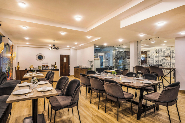 Dining 2, Alaya Stays Liv Regalia Suits ,Golf Course Road, Gurgaon