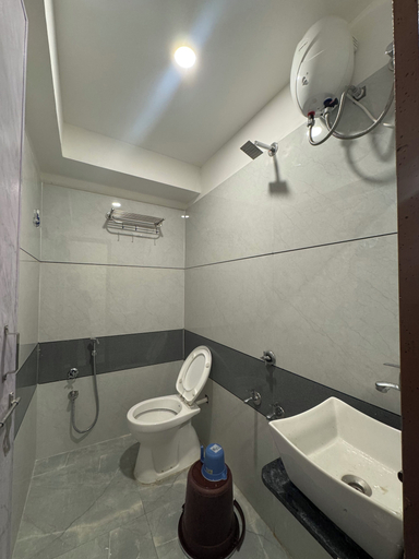 Bathroom 4, Hotel Kalp Rooms, Tapi