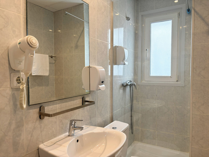 Bathroom 3, Las Vegas Hotel, Barcelona