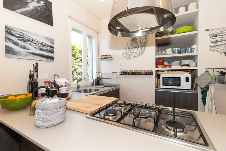 Private kitchen 3, Guesthost - Charming Apt With Parking!, Torino