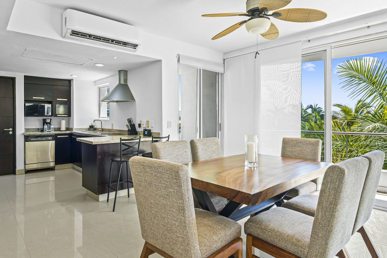 Room 2, Relaxing Condo With Pool, Balcony & Steps to Dining and Paseo Trail, Compostela