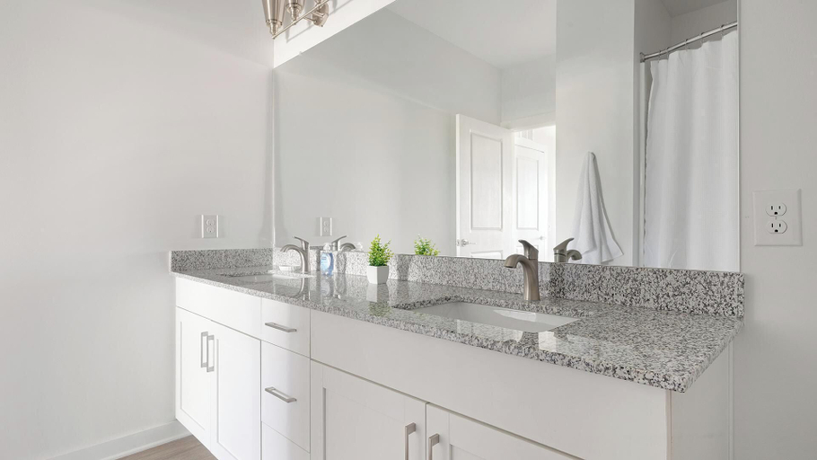Bathroom 5, Landing Furnished Apartments - Rome, Floyd