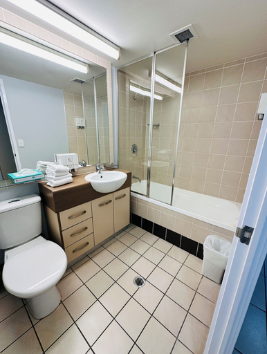 Bathroom 5, Caloundra Central Apartment Hotel, Caloundra - Caloundra N.