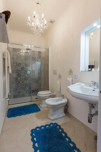 Bathroom 2, Palazzo Cacace Relais, Napoli